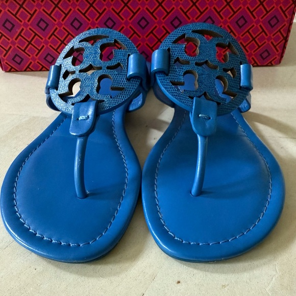Tory Burch Tejus Embossed Leather Miller Sandal Size 8.5 💙💙💙 - Picture 4 of 10